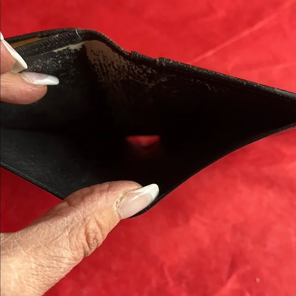 Louis Vuitton Textured Black Wallet - Picture 6 of 6